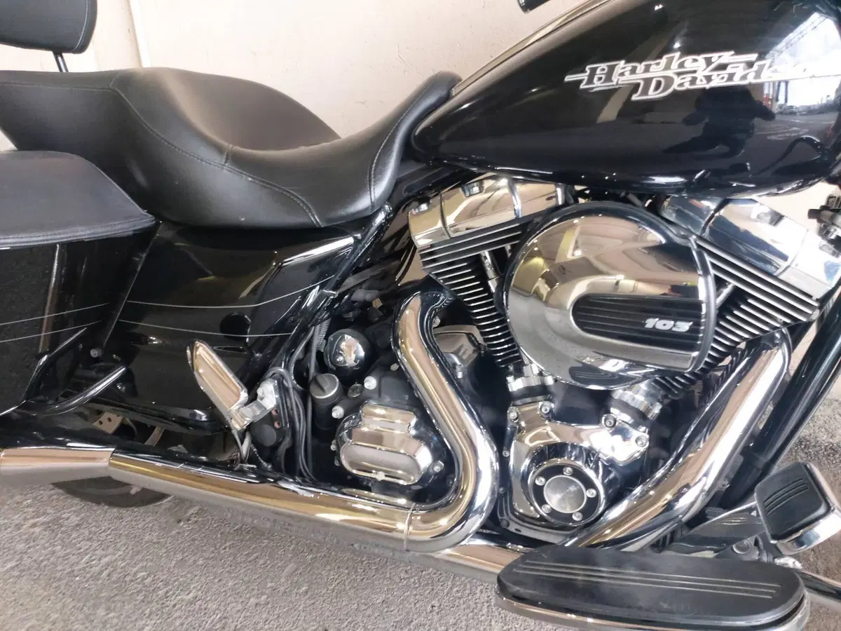 Harley-Davidson 1690 Street Glide Special (2014 - 16) - FLHX (2)