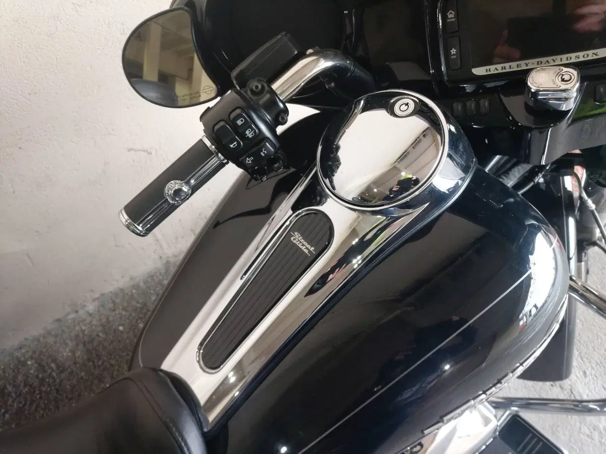 Harley-Davidson 1690 Street Glide Special (2014 - 16) - FLHX (6)