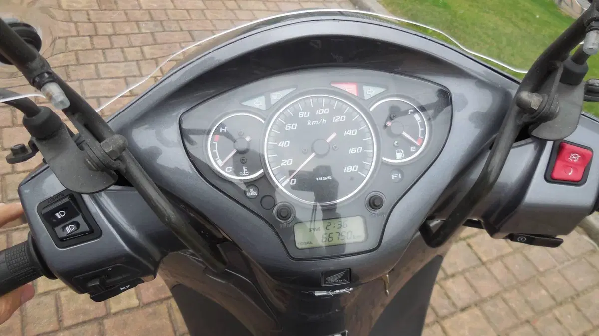 Honda SH 300 i (2006 - 10) (4)