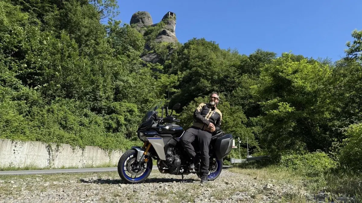 Sulle strette del Borbera con la Yamaha Tracer 9 GT+, la crossover imbattibile [VIDEO]