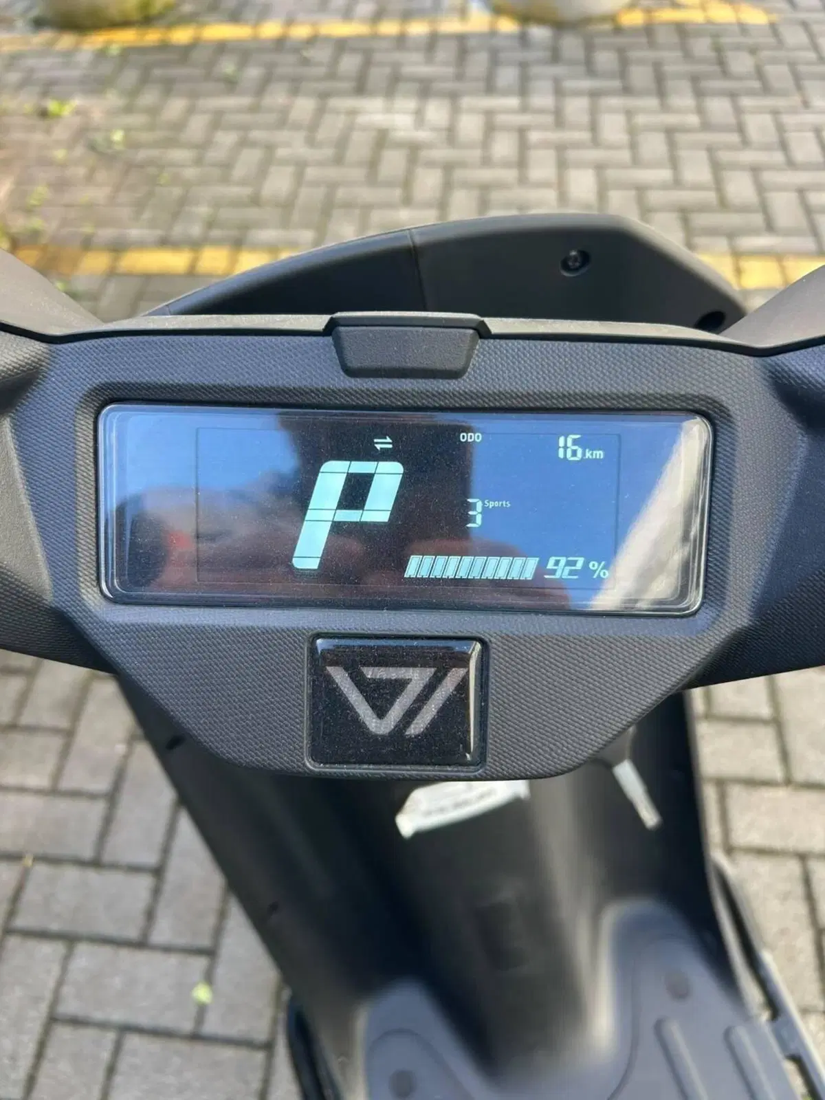 VMoto F01 L1 (2023 - 24) (4)