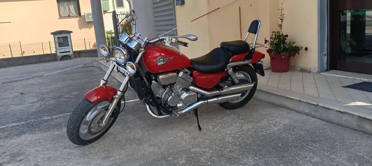 Honda VF 750 C (2)