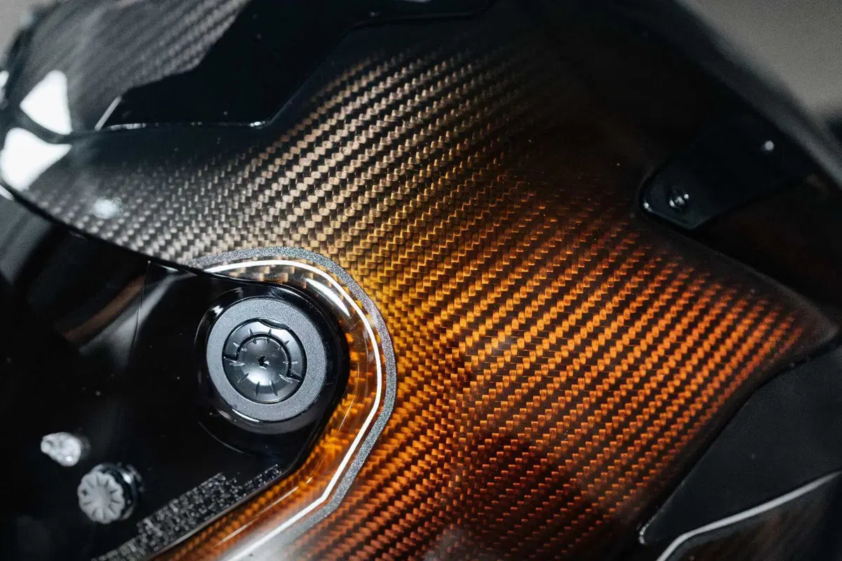 Nolan presenta X-804 ST: il DNA della pista incontra l'eleganza su strada