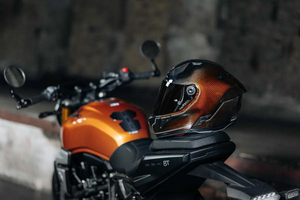 Nolan presenta X-804 ST: il DNA della pista incontra l'eleganza su strada (4)