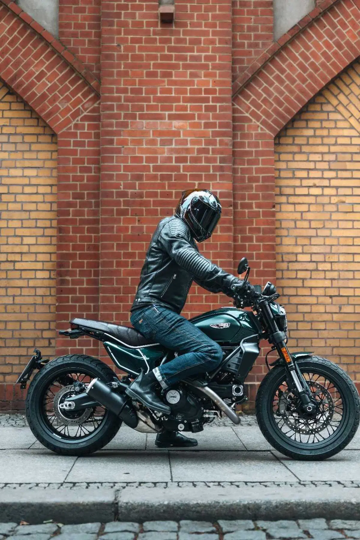 Nolan presenta X-804 ST: il DNA della pista incontra l'eleganza su strada (5)