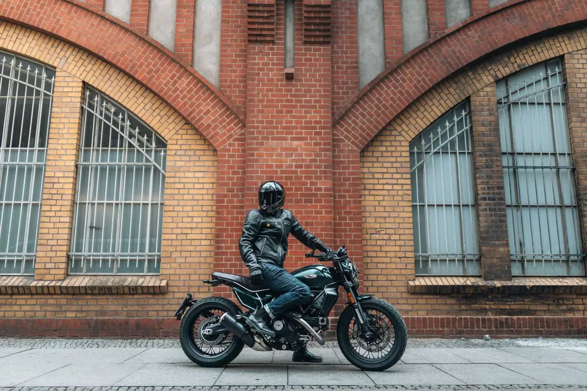 Nolan presenta X-804 ST: il DNA della pista incontra l'eleganza su strada (7)