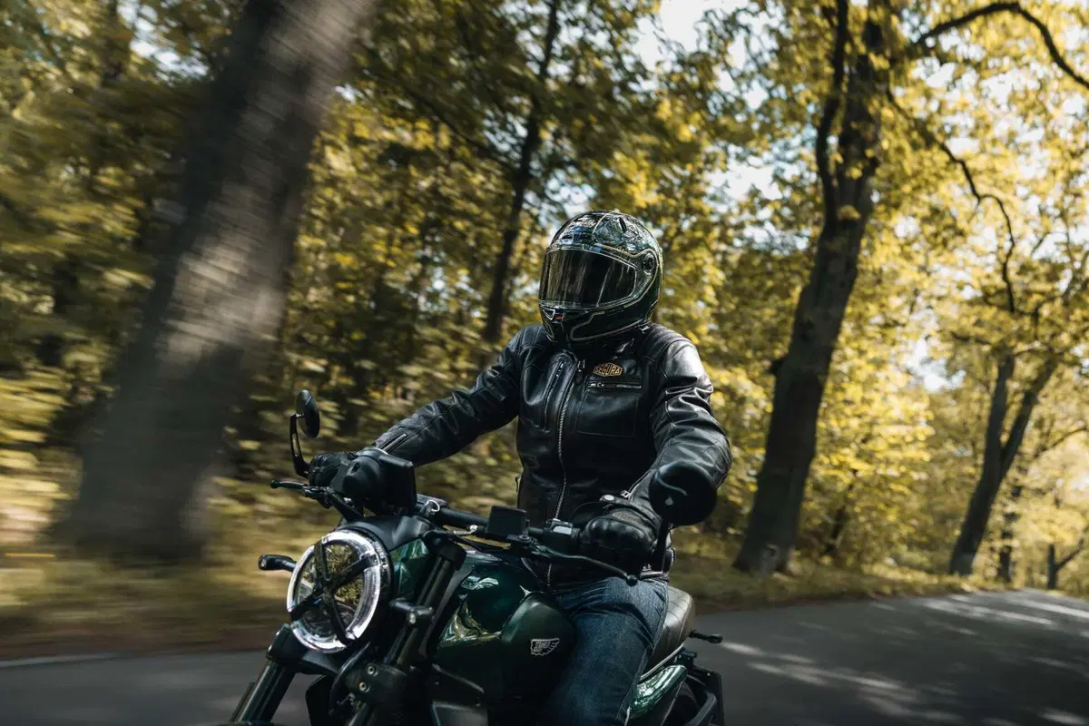 Nolan presenta X-804 ST: il DNA della pista incontra l'eleganza su strada (17)
