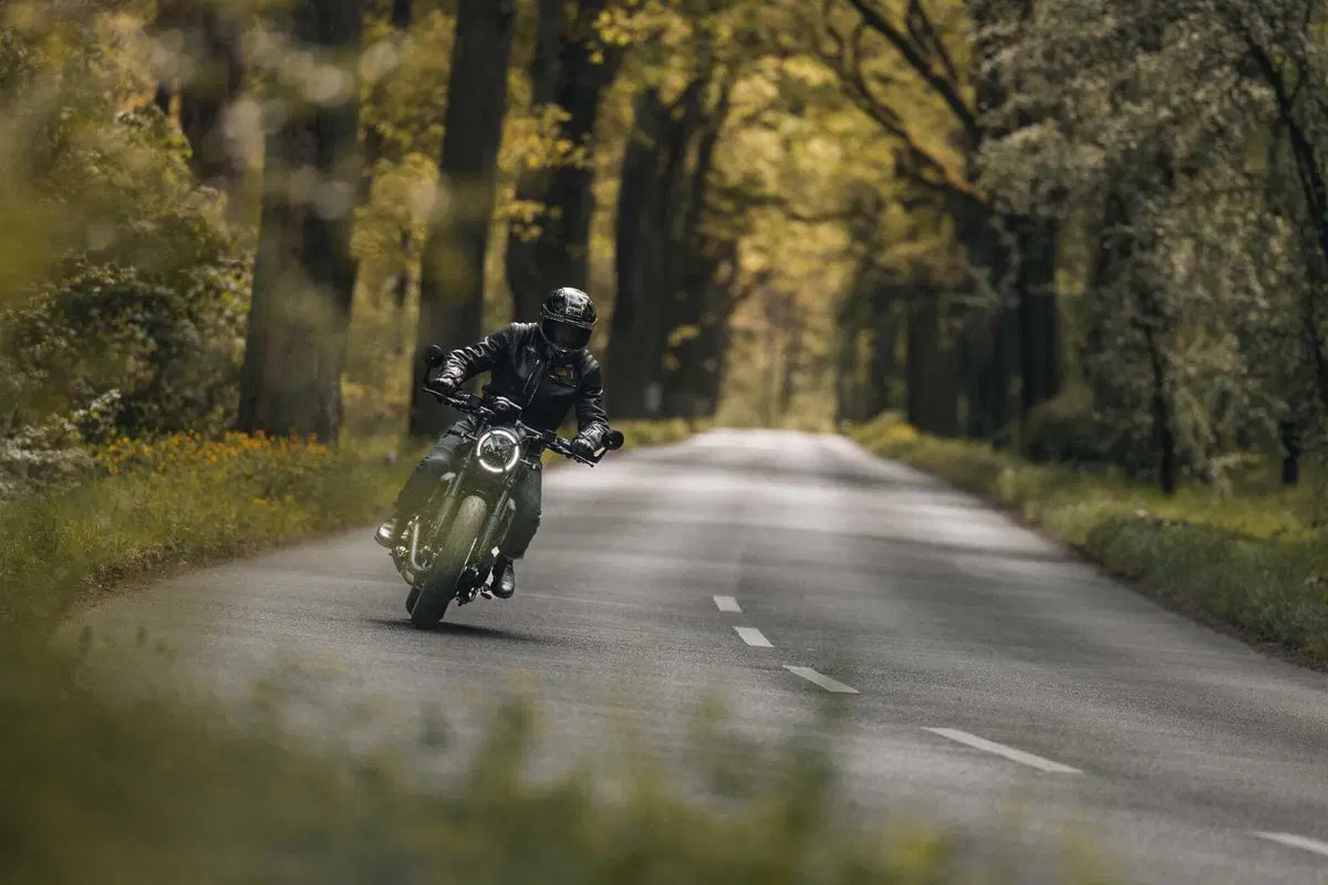 Nolan presenta X-804 ST: il DNA della pista incontra l'eleganza su strada (19)