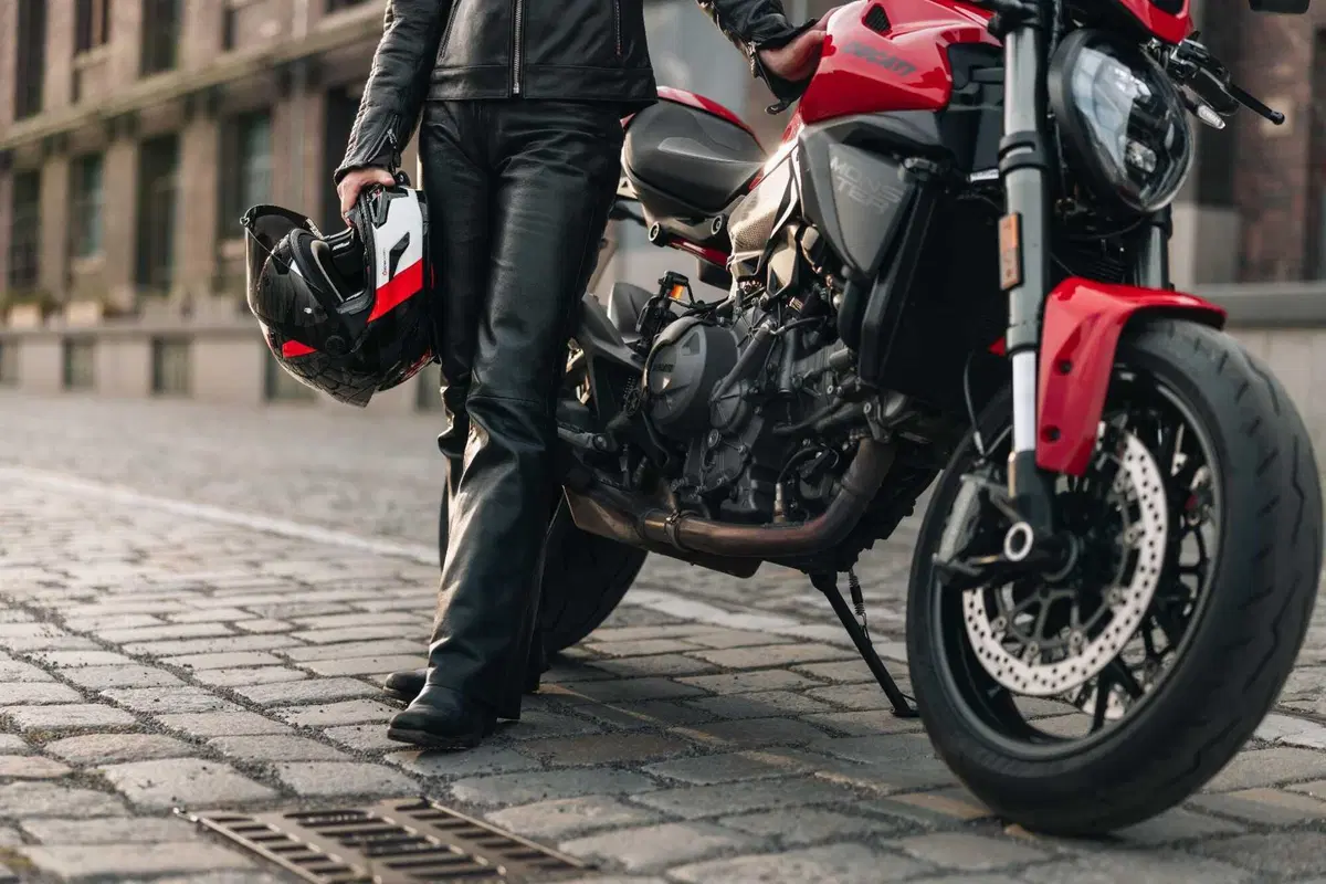 Nolan presenta X-804 ST: il DNA della pista incontra l'eleganza su strada (20)
