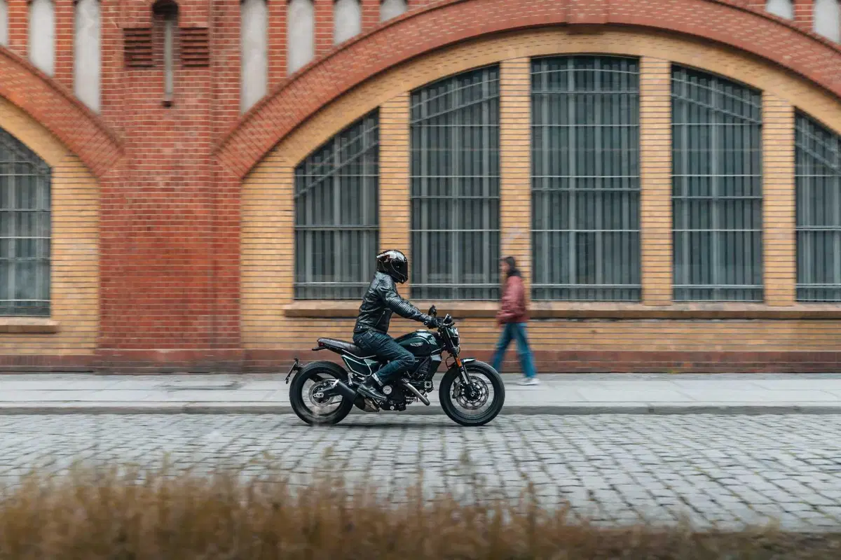 Nolan presenta X-804 ST: il DNA della pista incontra l'eleganza su strada (25)