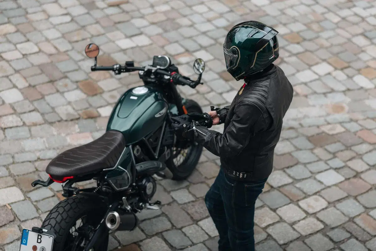 Nolan presenta X-804 ST: il DNA della pista incontra l'eleganza su strada (28)