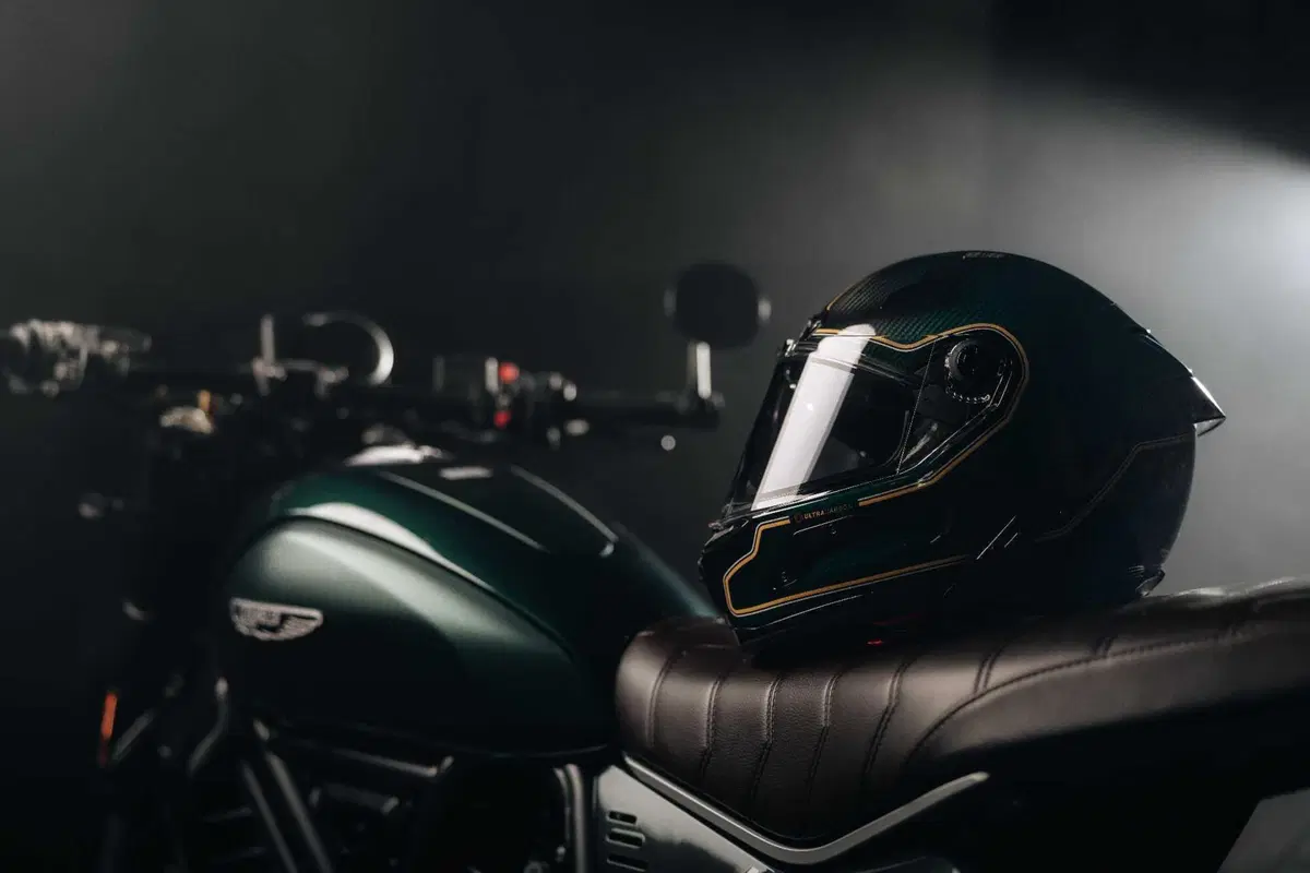 Nolan presenta X-804 ST: il DNA della pista incontra l'eleganza su strada (32)