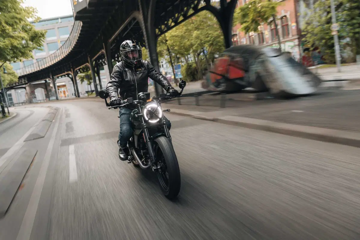 Nolan presenta X-804 ST: il DNA della pista incontra l'eleganza su strada (33)