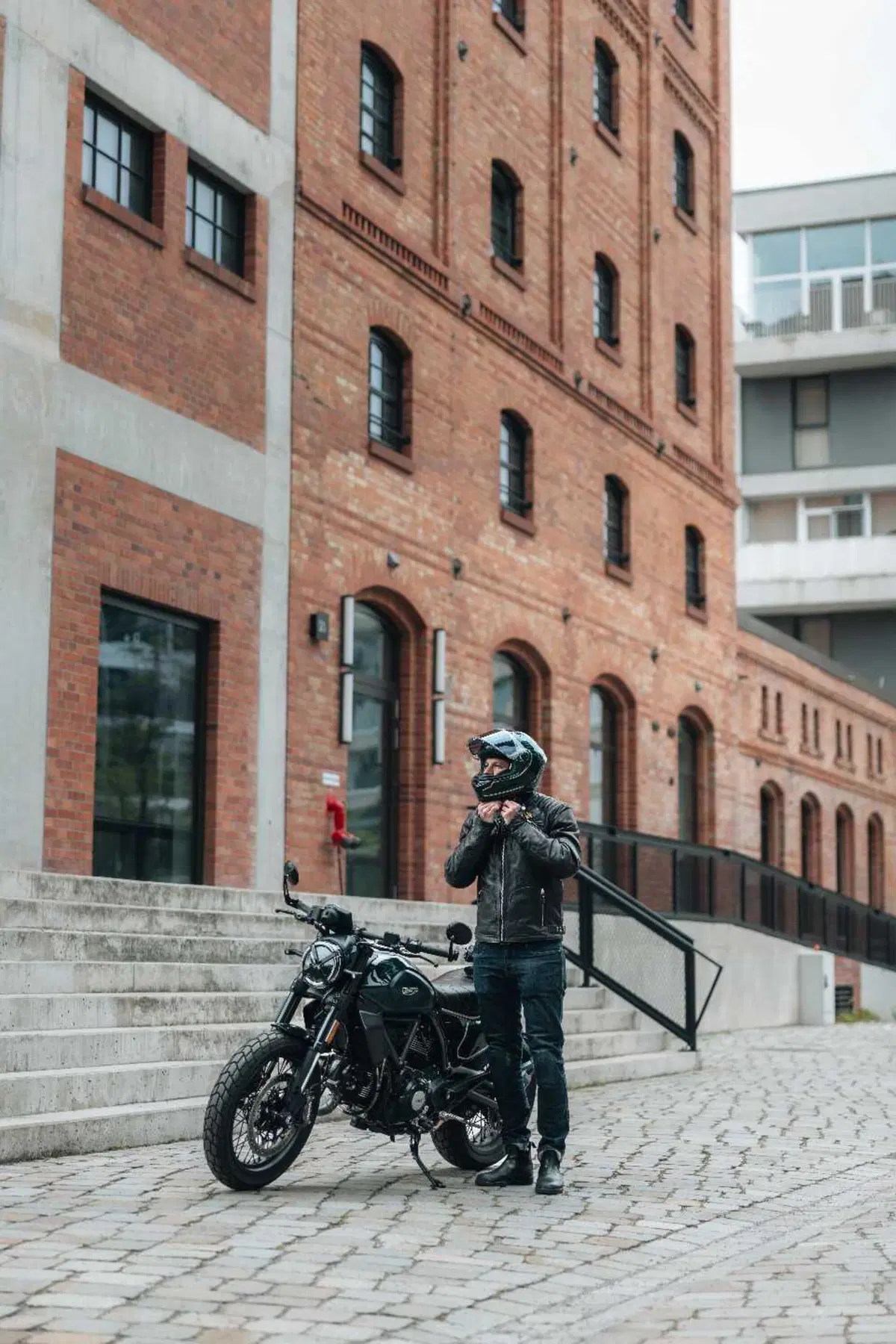 Nolan presenta X-804 ST: il DNA della pista incontra l'eleganza su strada (37)