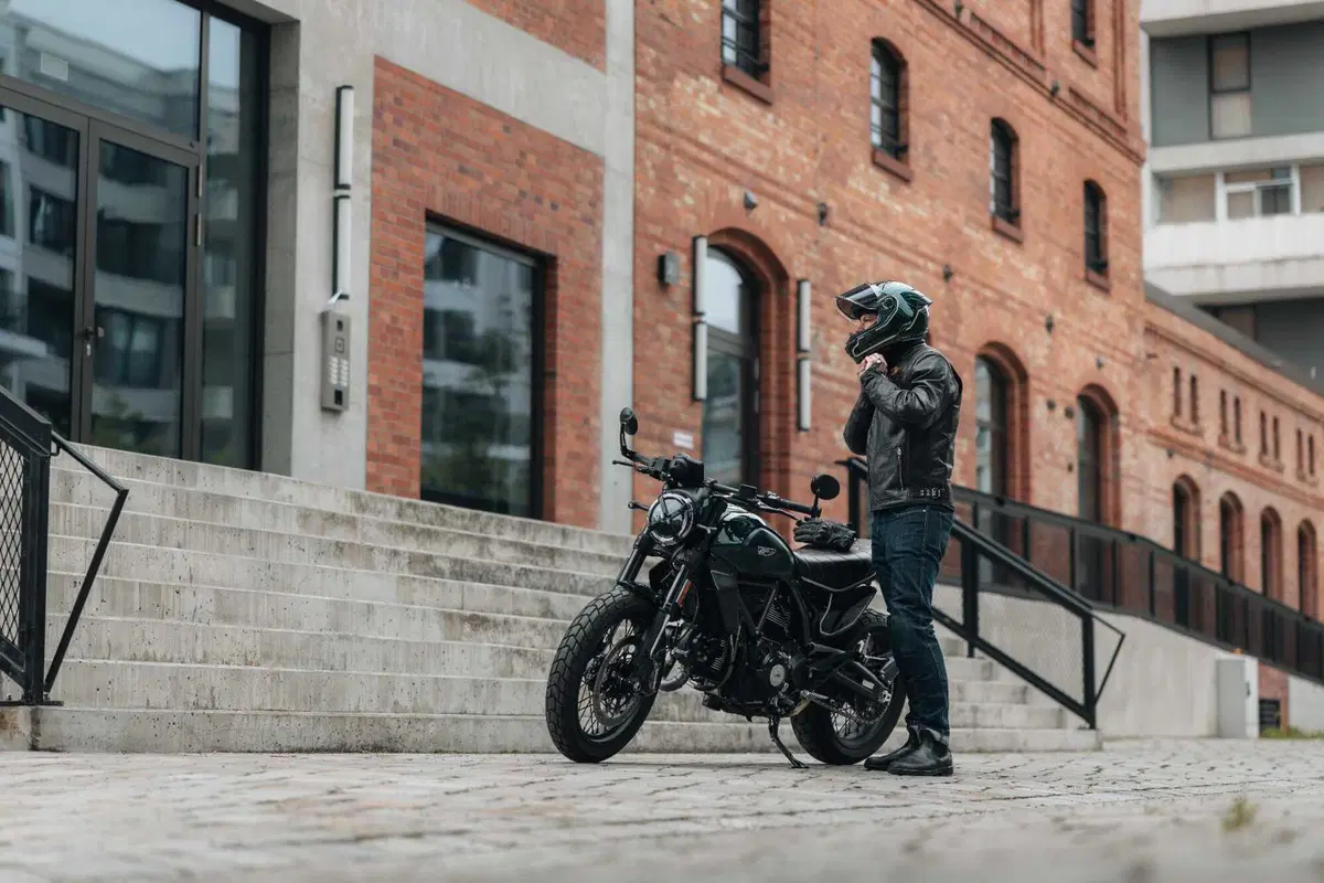 Nolan presenta X-804 ST: il DNA della pista incontra l'eleganza su strada (38)