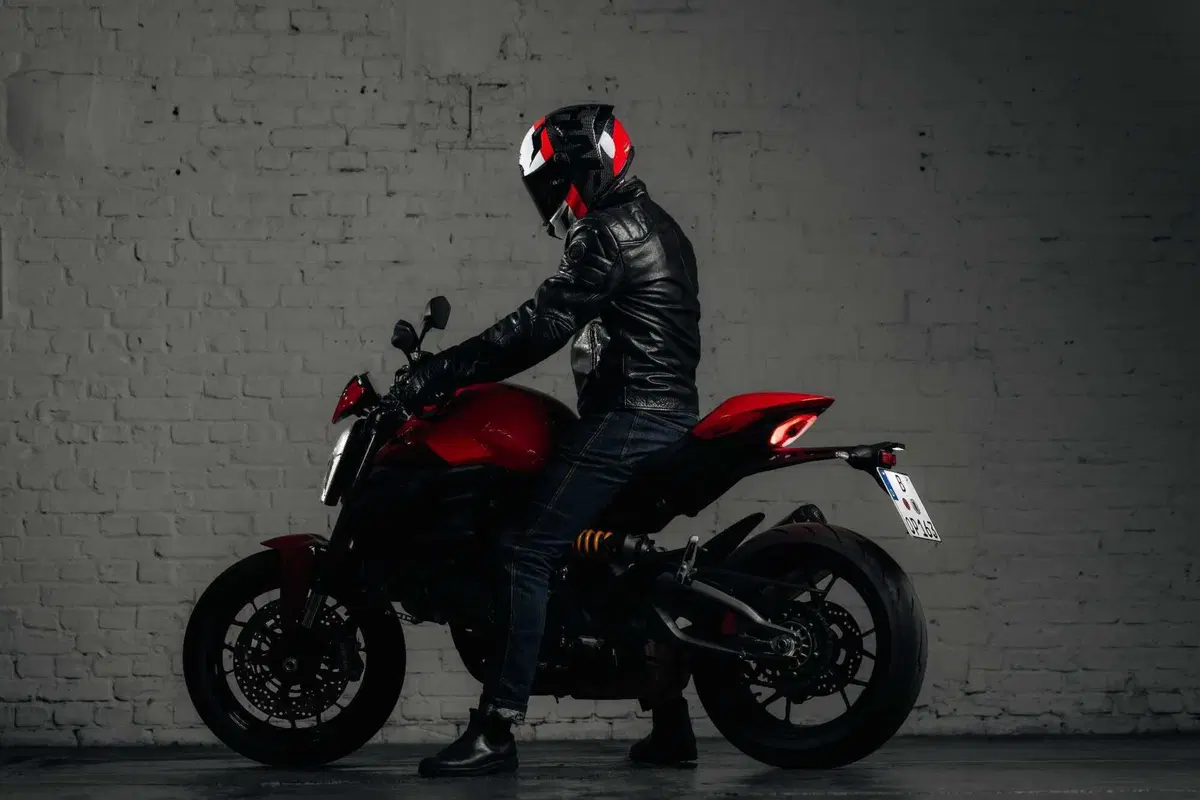 Nolan presenta X-804 ST: il DNA della pista incontra l'eleganza su strada (40)