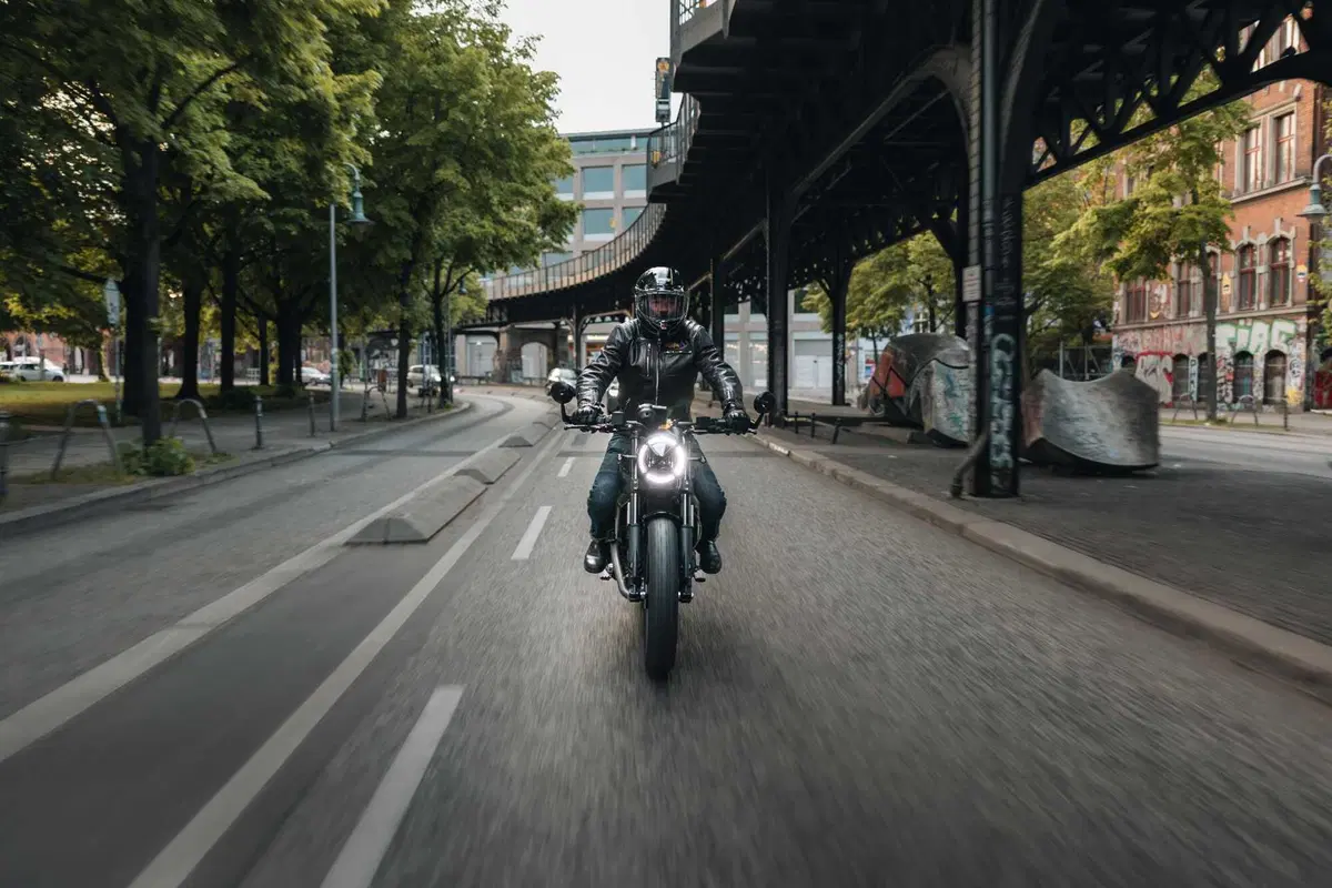 Nolan presenta X-804 ST: il DNA della pista incontra l'eleganza su strada (41)