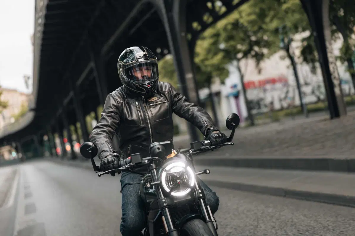 Nolan presenta X-804 ST: il DNA della pista incontra l'eleganza su strada (43)