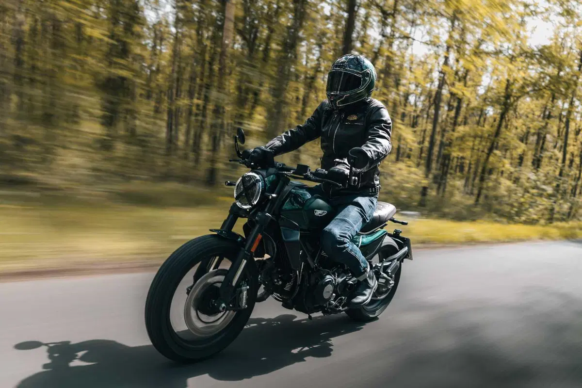 Nolan presenta X-804 ST: il DNA della pista incontra l'eleganza su strada (44)