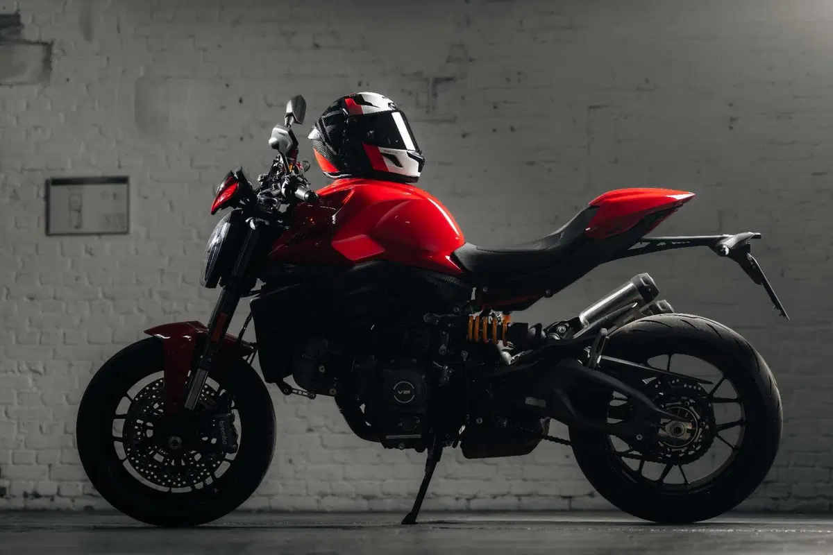 Nolan presenta X-804 ST: il DNA della pista incontra l'eleganza su strada (45)