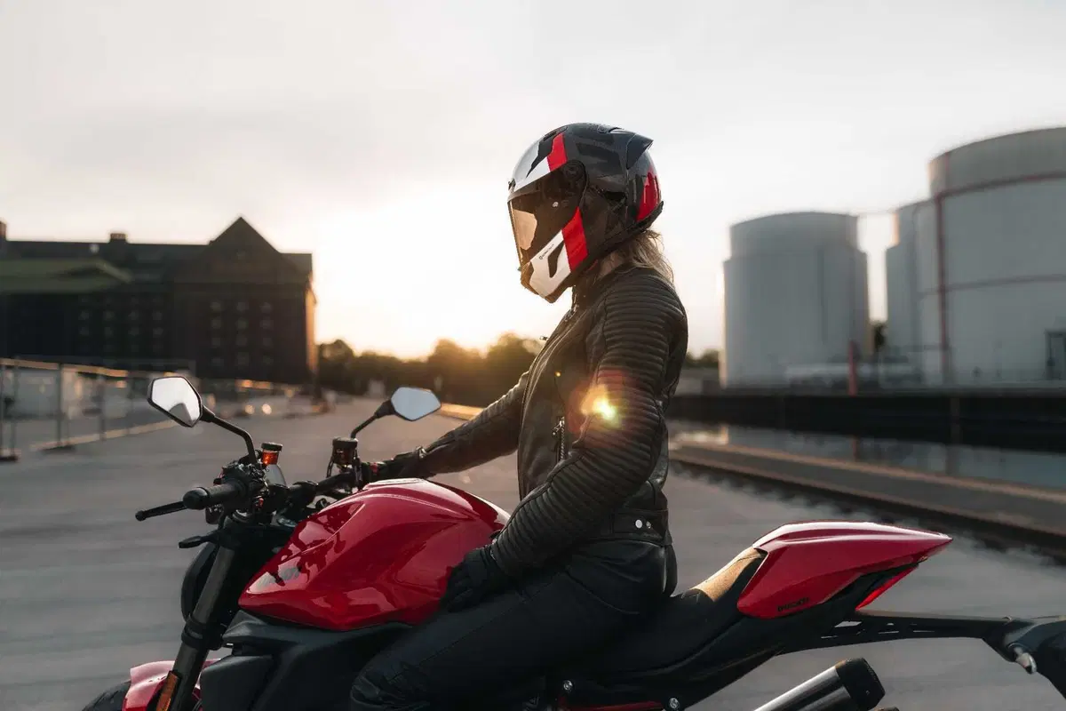 Nolan presenta X-804 ST: il DNA della pista incontra l'eleganza su strada (46)