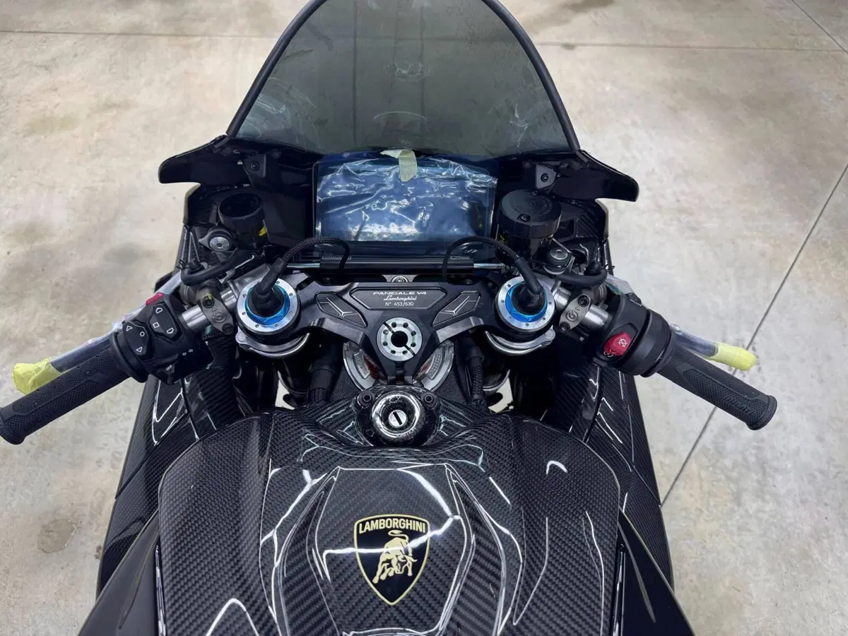 Ducati Panigale V4 Lamborghini (2026) (5)