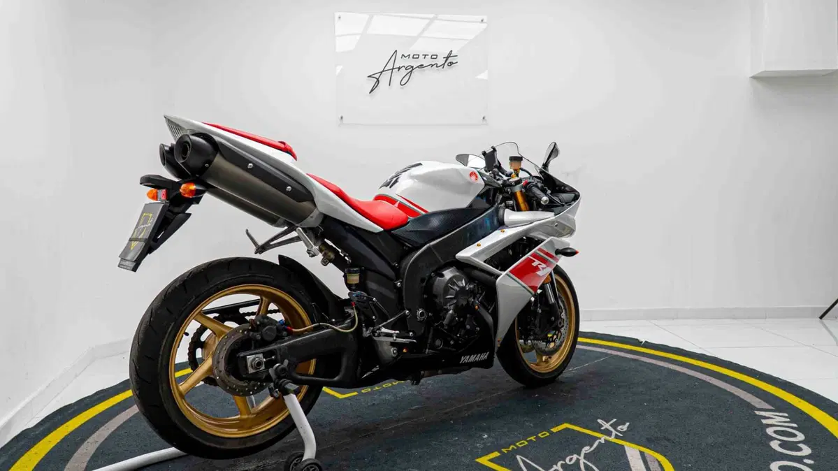 Yamaha YZF R1 (2007 - 08) (11)
