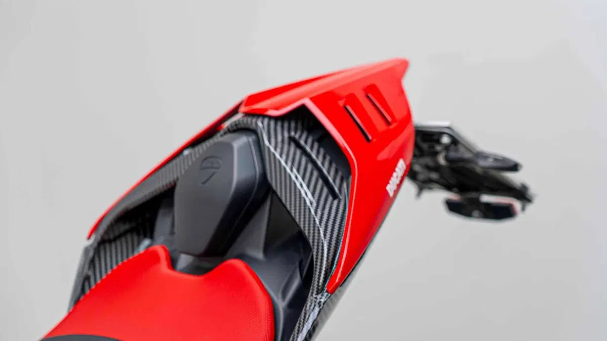Ducati Panigale V4 S 1100 (2021) (3)