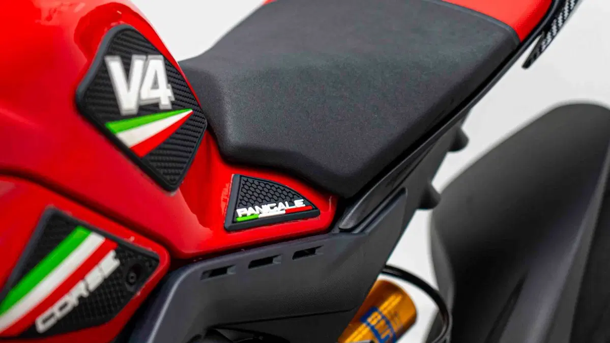 Ducati Panigale V4 S 1100 (2021) (4)