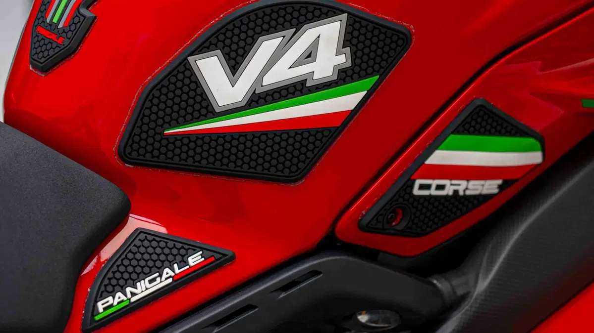Ducati Panigale V4 S 1100 (2021) (18)