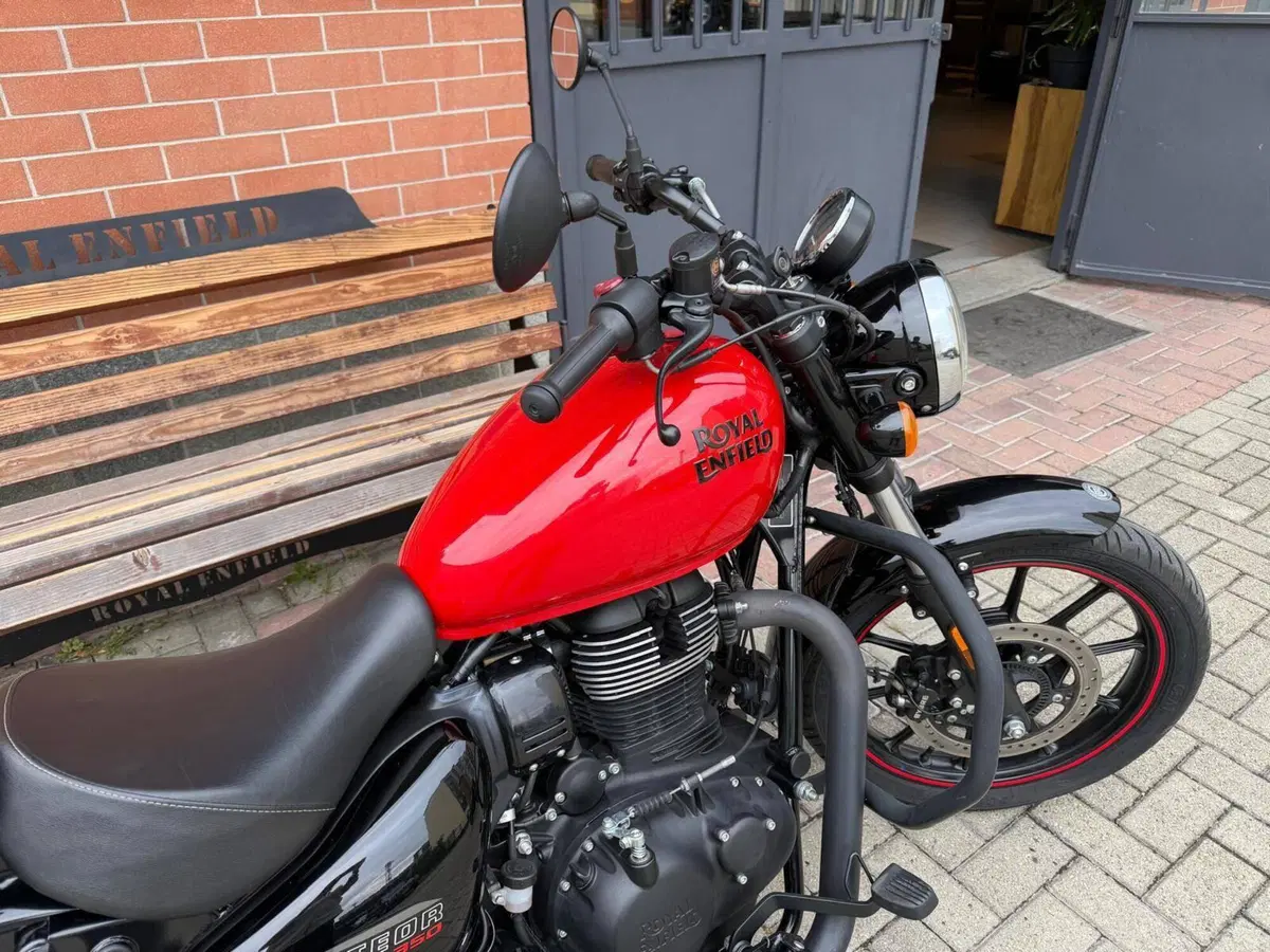 Royal Enfield Meteor 350 (2021 - 26) (3)