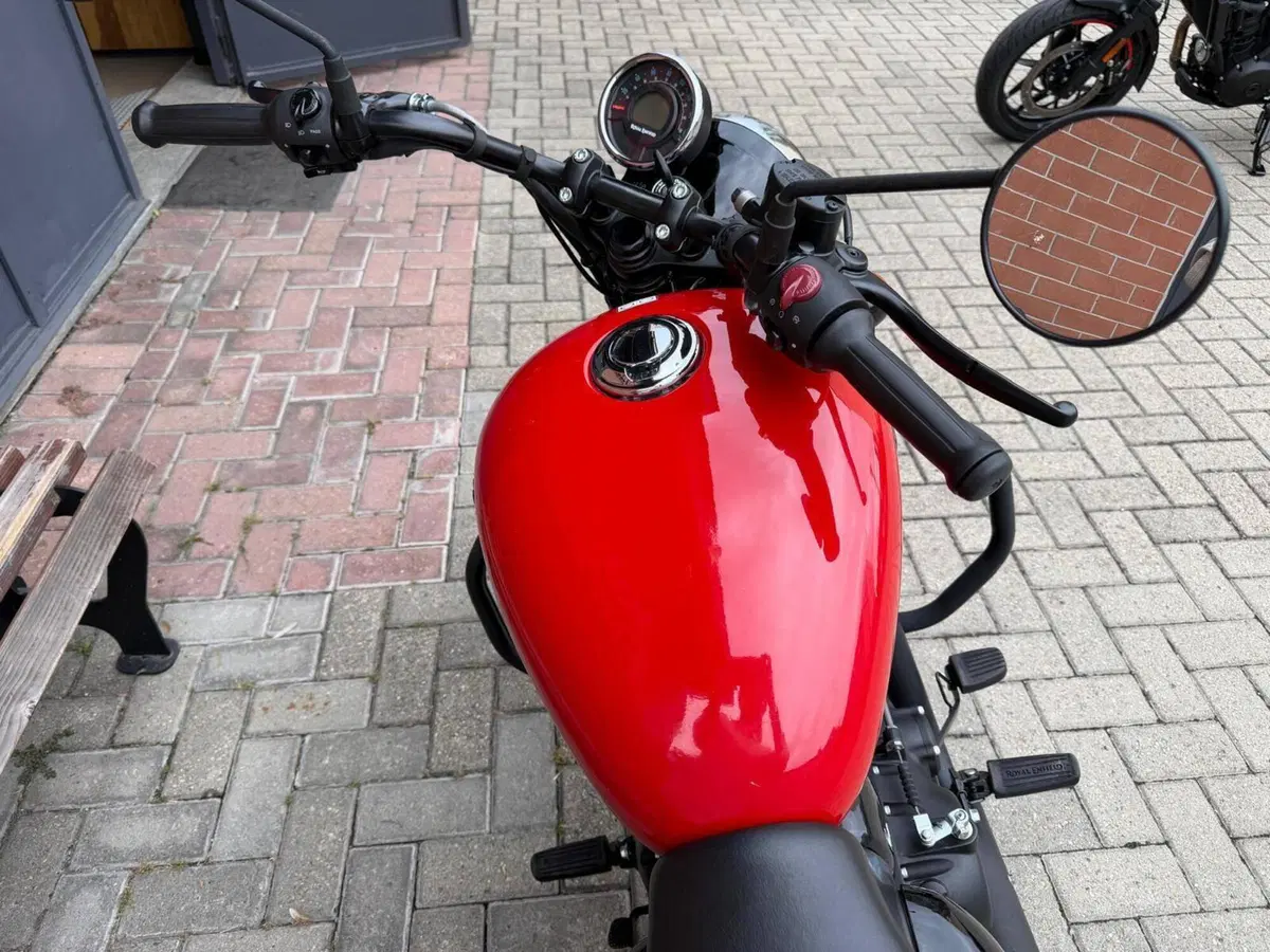 Royal Enfield Meteor 350 (2021 - 26) (4)