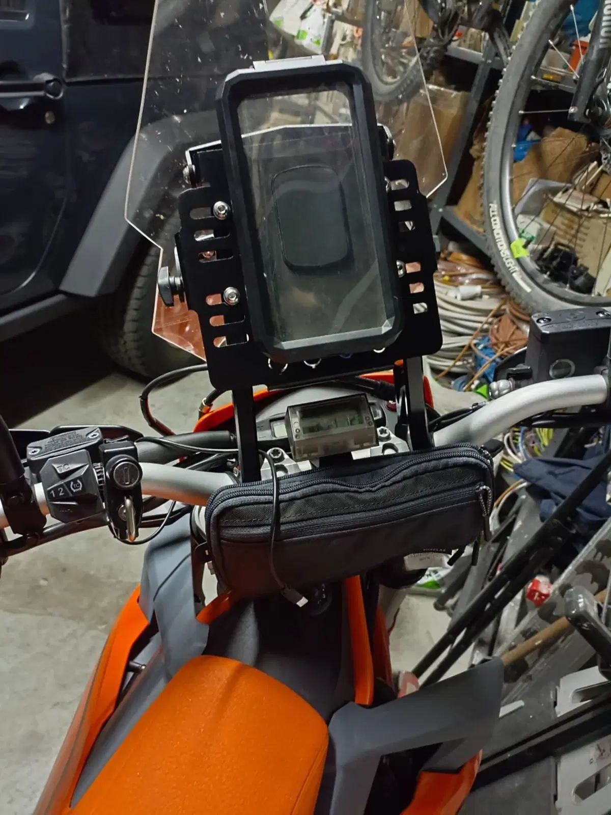 KTM 690 Enduro R (2022 - 25) (10)