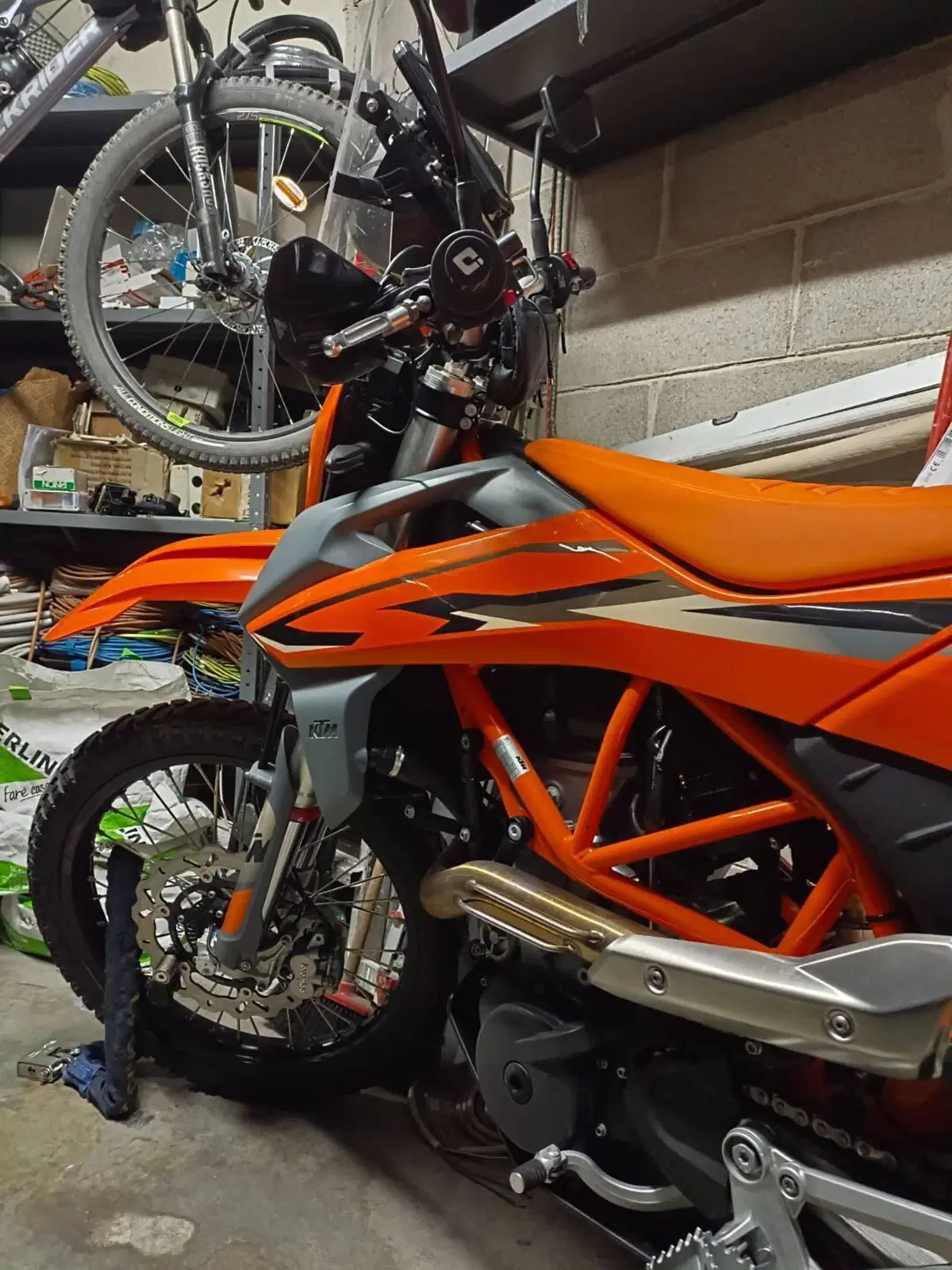 KTM 690 Enduro R (2022 - 25) (17)