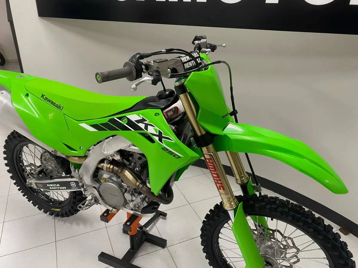 Kawasaki KX250 (2025) (2)