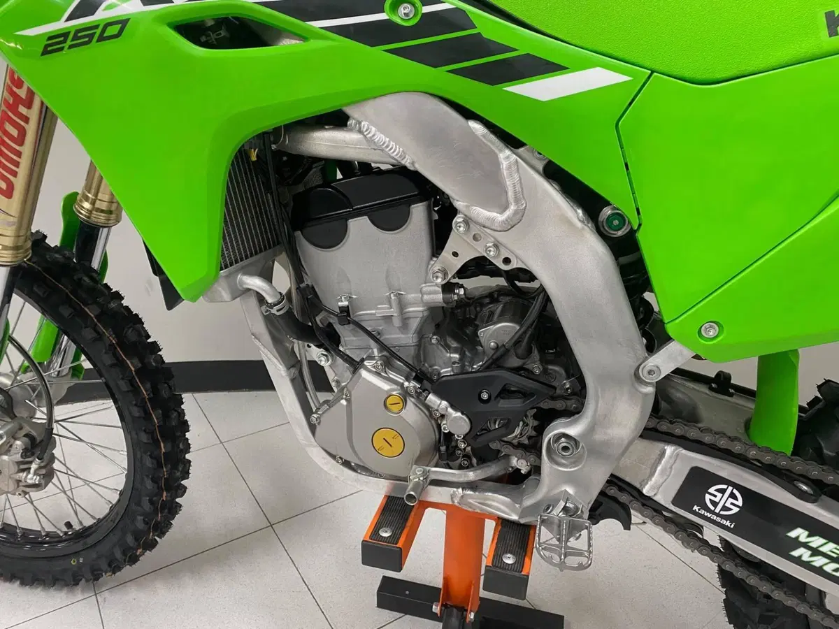 Kawasaki KX250 (2025) (7)