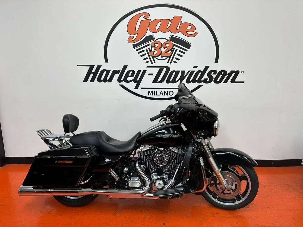 Harley-Davidson 1690 Street Glide (2011 - 13) - FLHX