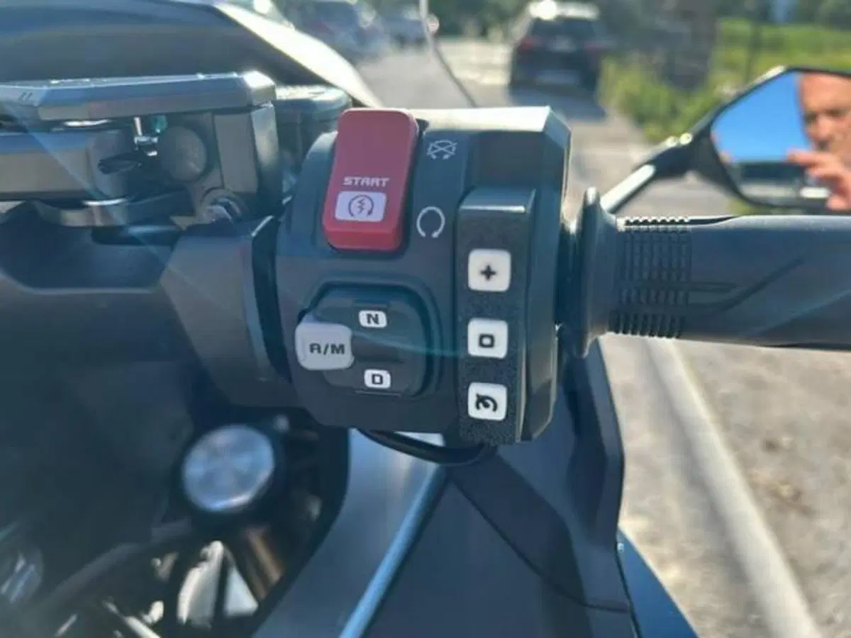 Honda Forza 750 DCT Urban (2021 - 24) (2)