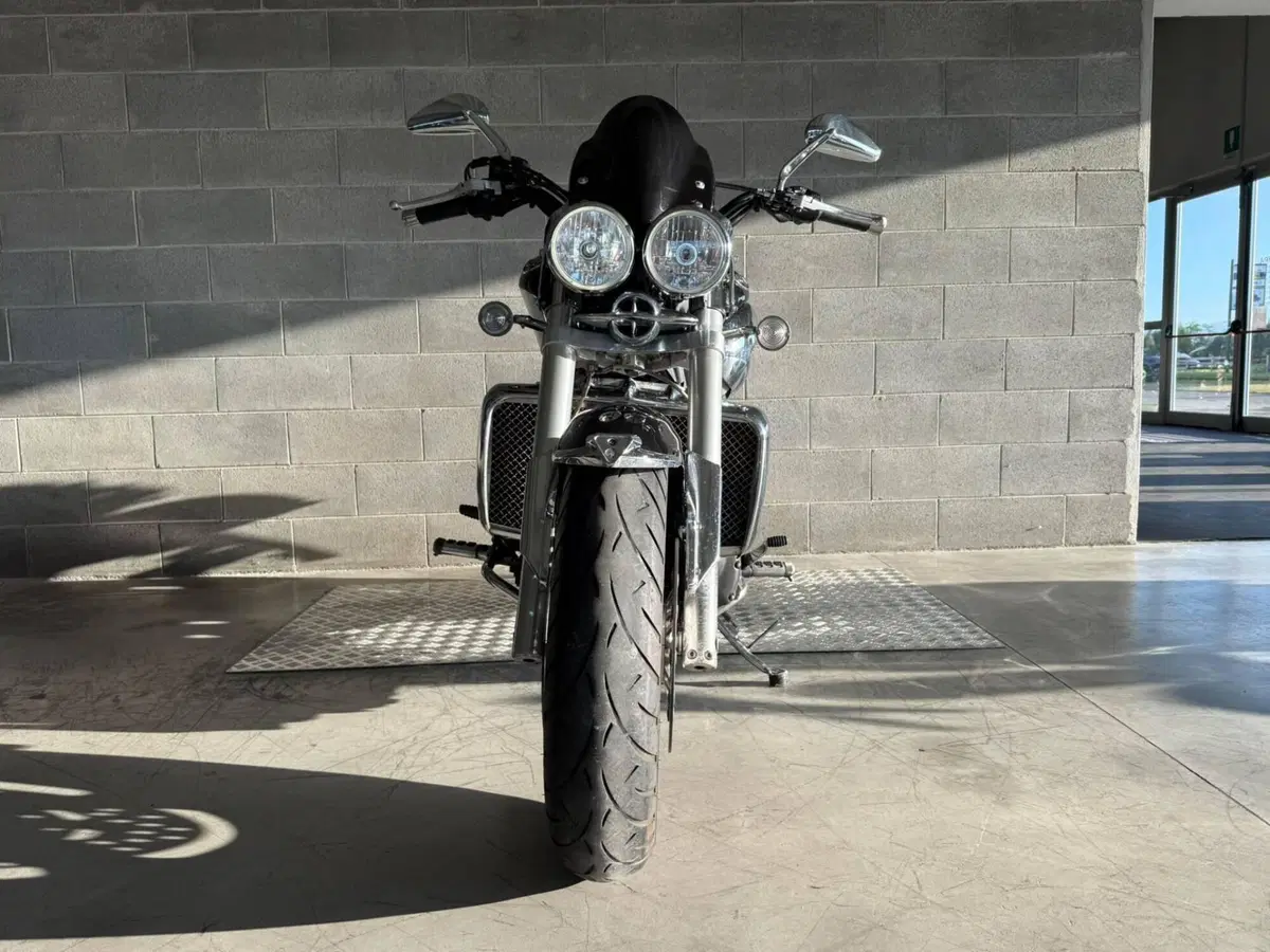Triumph Rocket 3 (2004 - 11) (2)