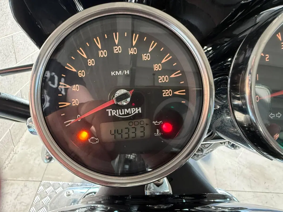 Triumph Rocket 3 (2004 - 11) (4)