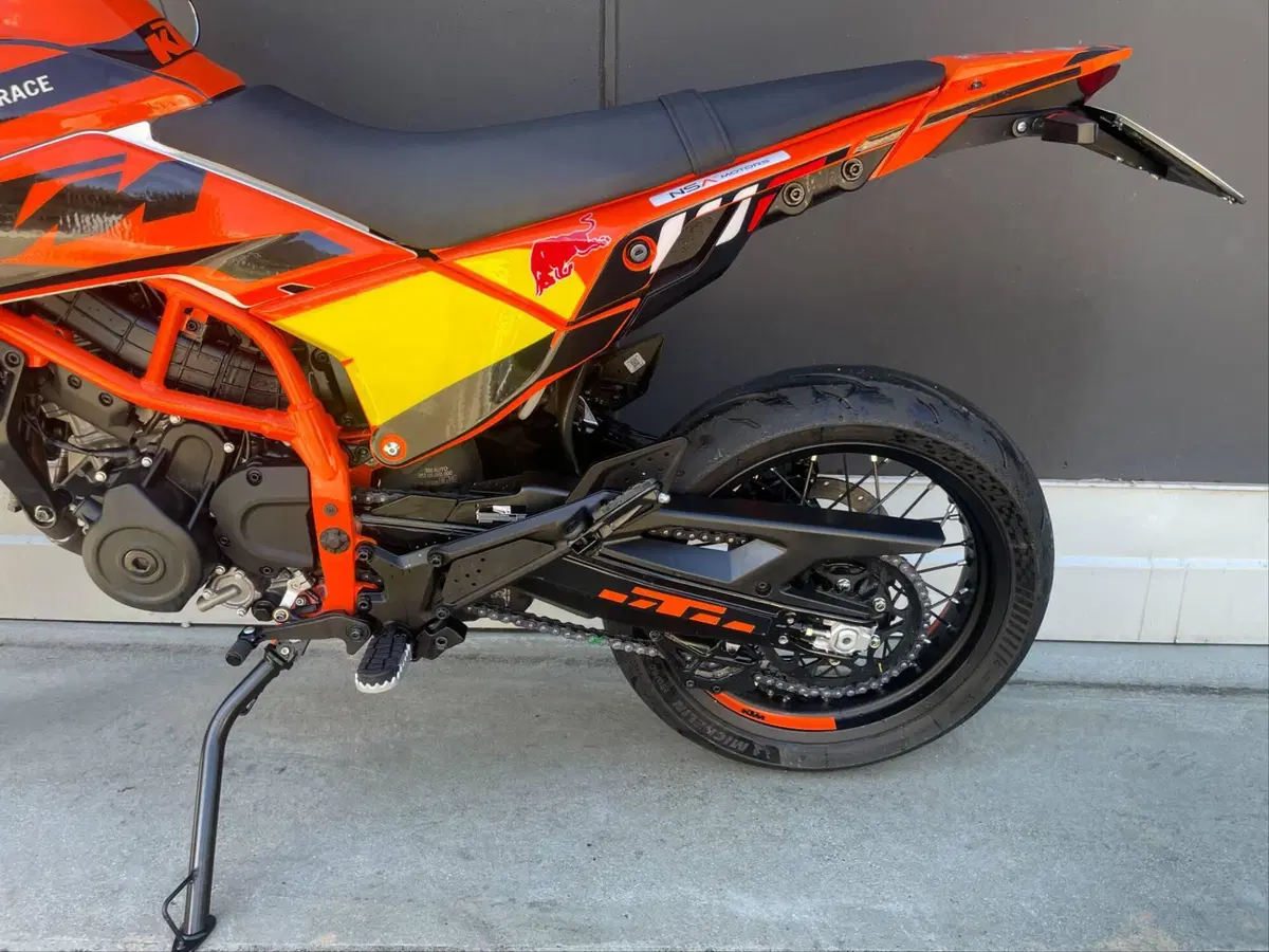 KTM 390 SMC R (2025 - 26) (4)