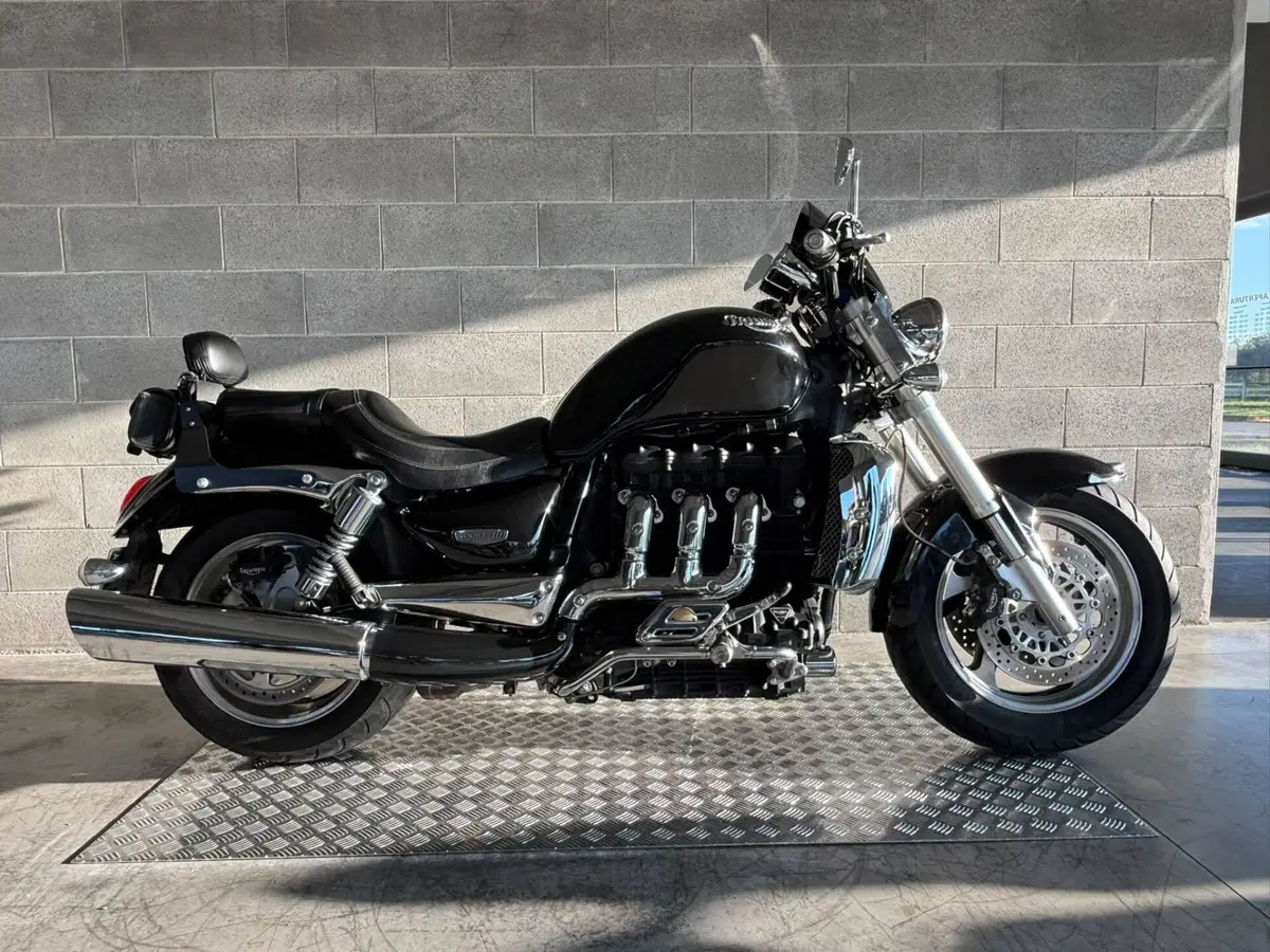Triumph Rocket 3 (2004 - 11) (5)