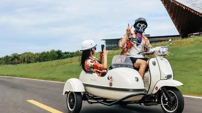 Genuine Scooters Royal Alloy Grand Prix 300S 