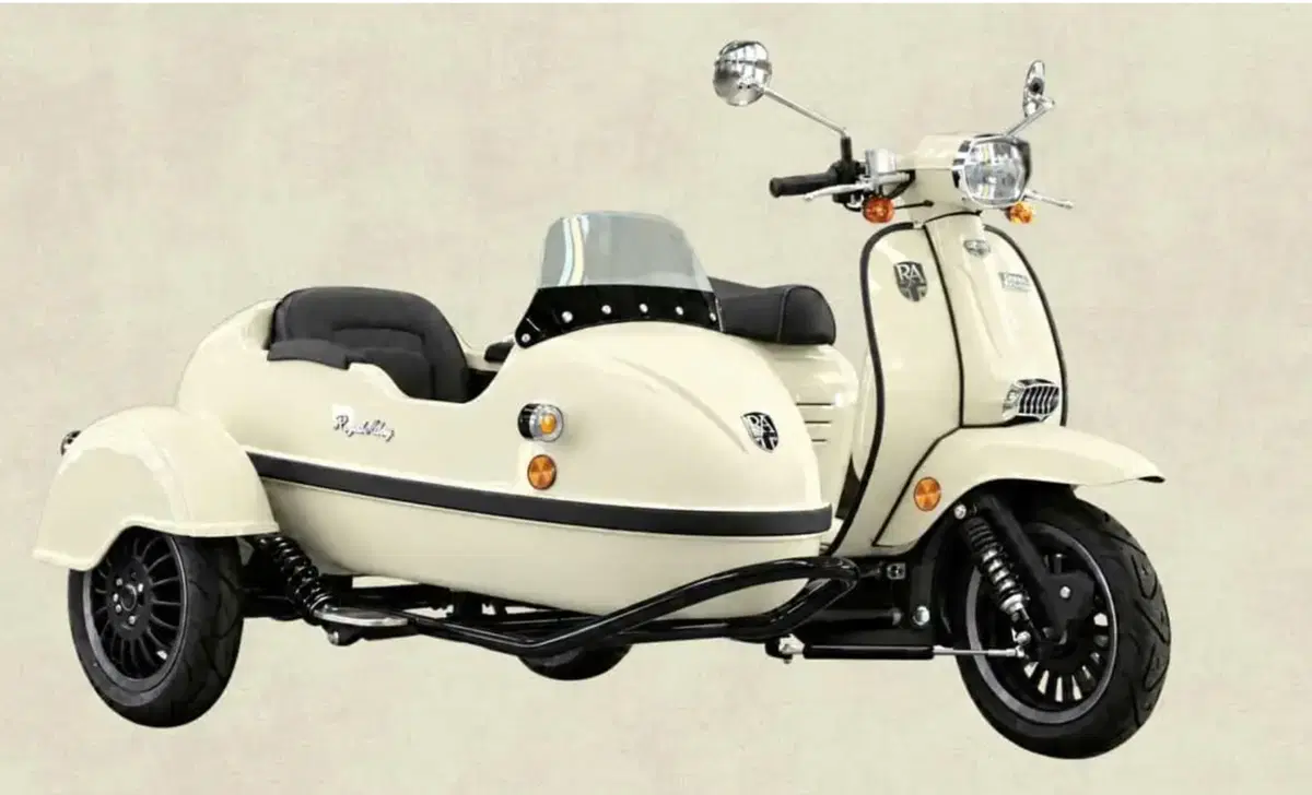 Genuine Scooters Royal Alloy Grand Prix 300S  (2)