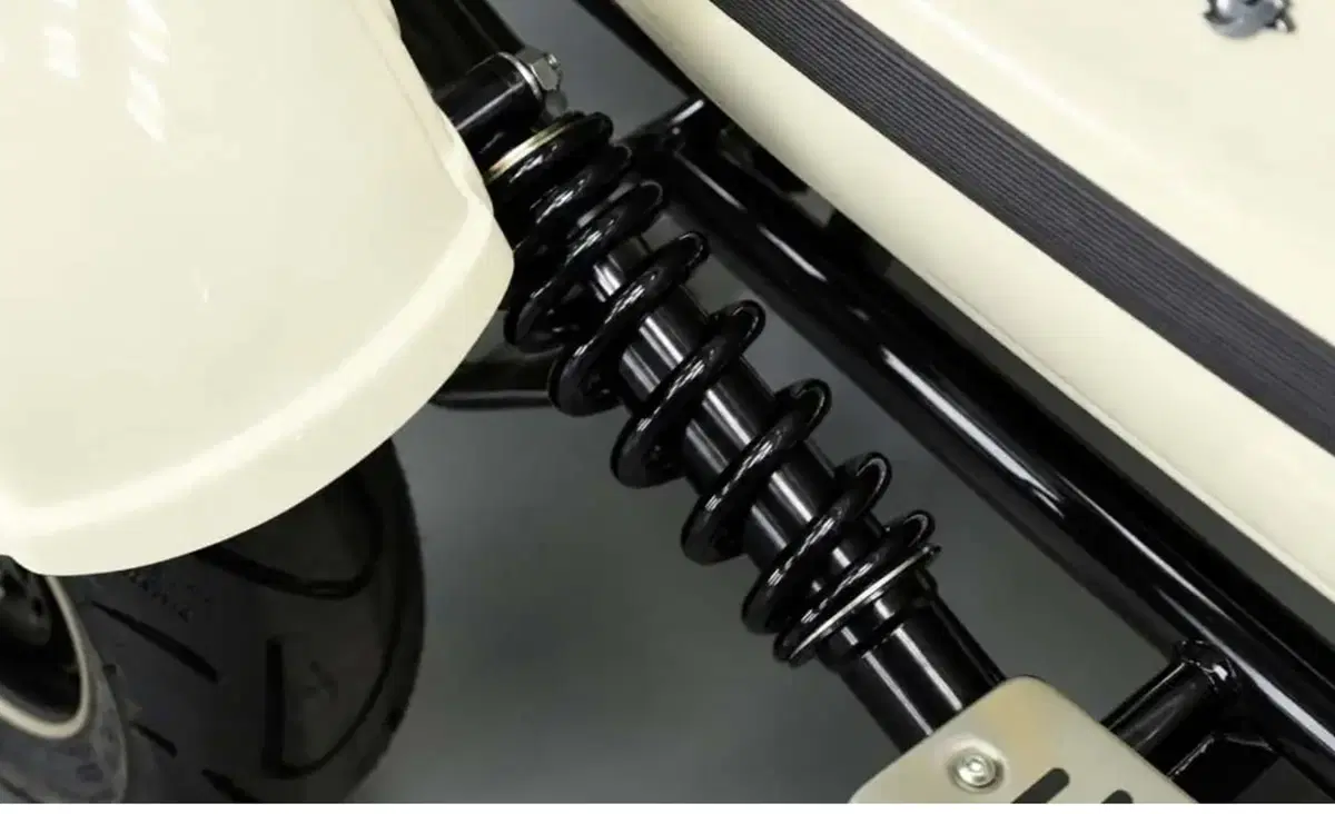 Genuine Scooters Royal Alloy Grand Prix 300S 