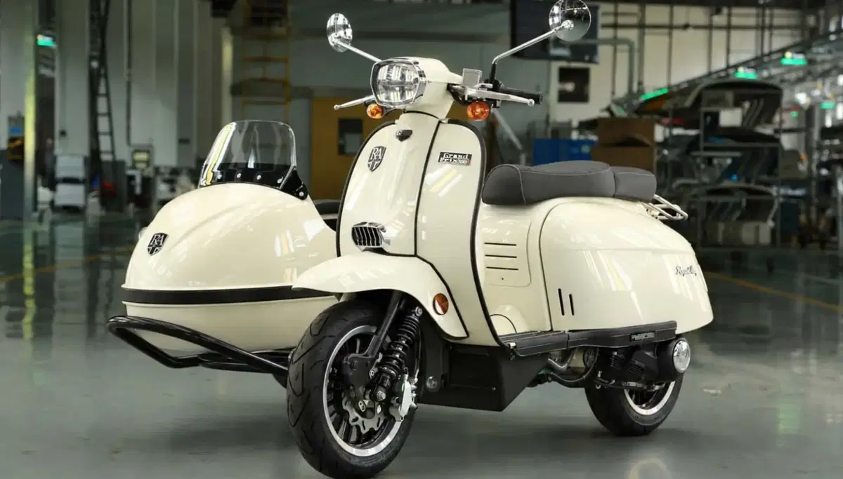 Genuine Scooters Royal Alloy Grand Prix 300S  (3)