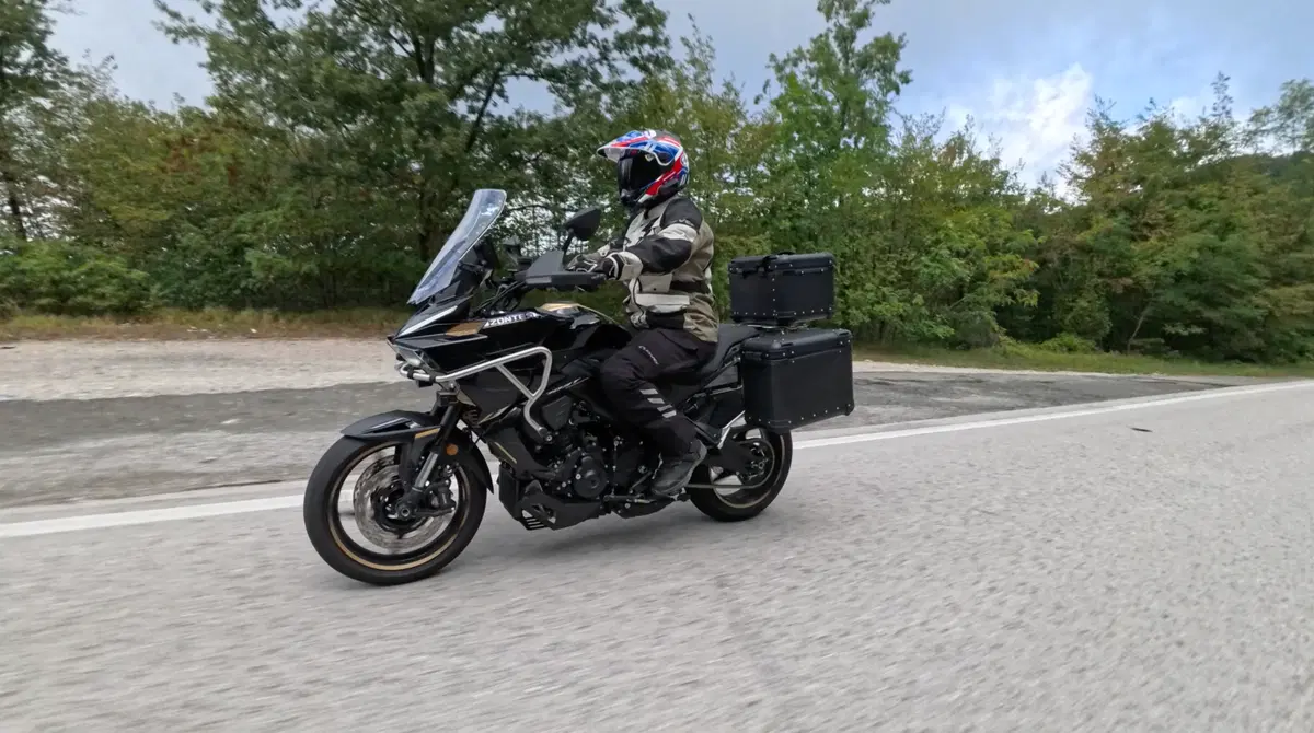 Zontes 703T TEST: turismo a meno di 9.000€, è lei la crossover che rompe le regole? [VIDEO E GALLERY] (4)