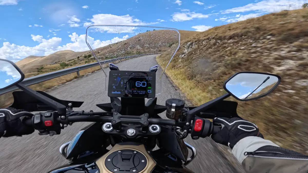 Zontes 703T TEST: turismo a meno di 9.000€, è lei la crossover che rompe le regole? [VIDEO E GALLERY] (5)