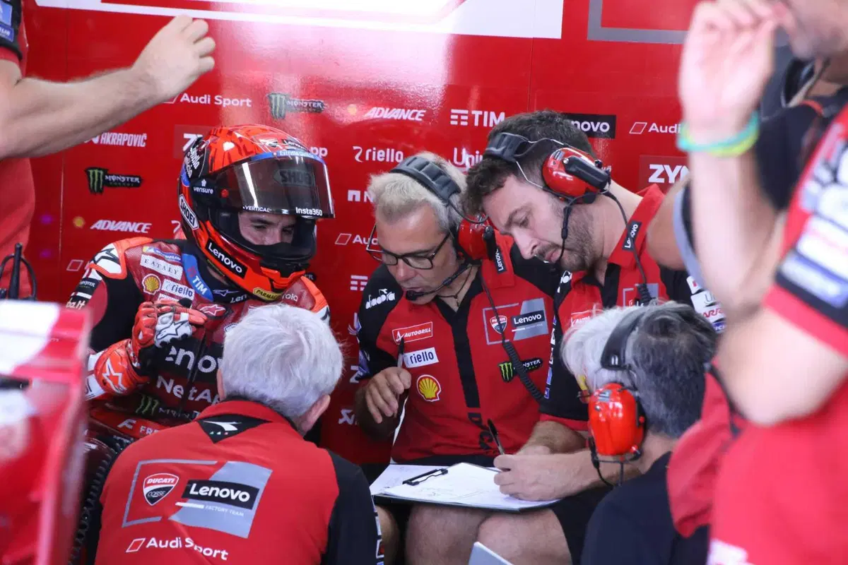 MotoGP, resoconto del venerdì, Martin: 'Marc ha un passo migliore di me', e Marquez: 'Pista Aprilia', chi ha ragione? Intanto il favorito è un altro (non Bez) (8)
