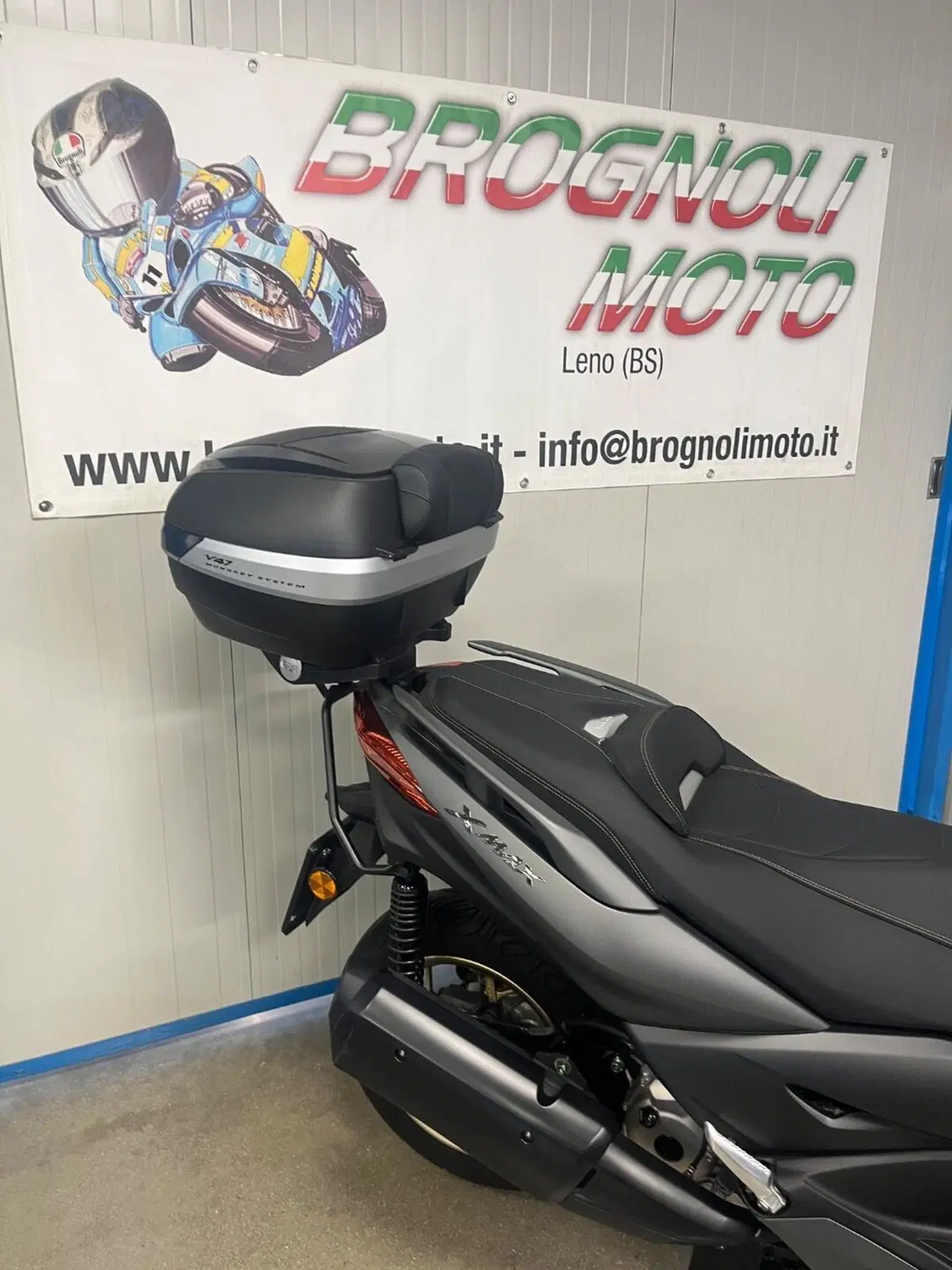 Yamaha X-Max 300 Tech Max (2021 - 24) (4)